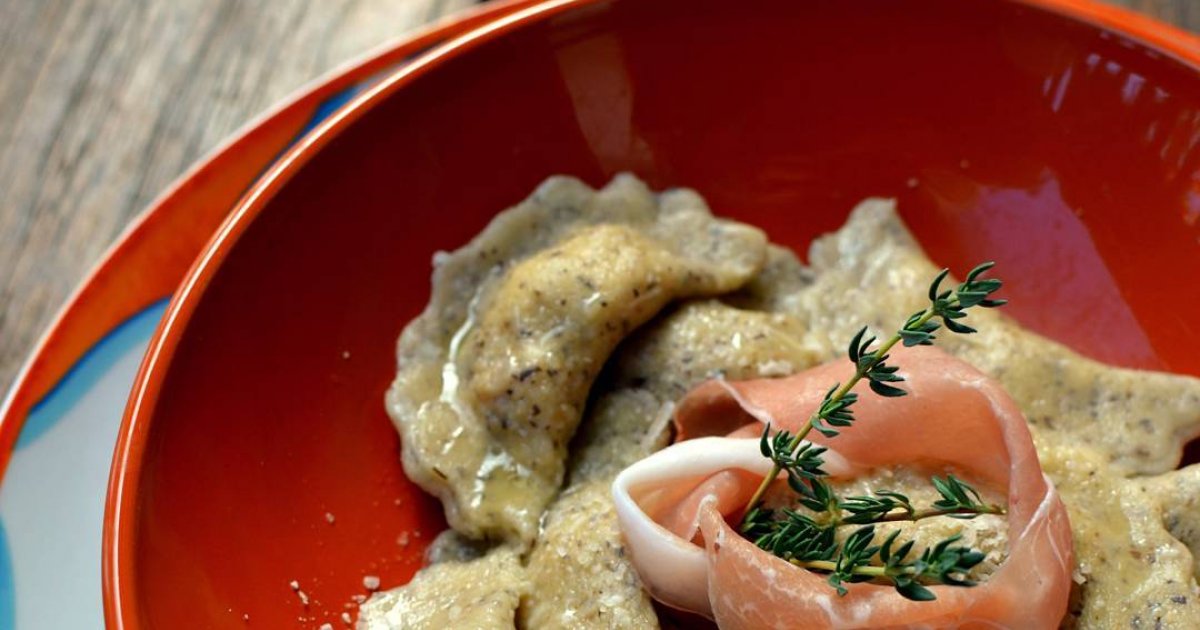Mezzelune di grano saraceno con mela e speck - Tastetrentino